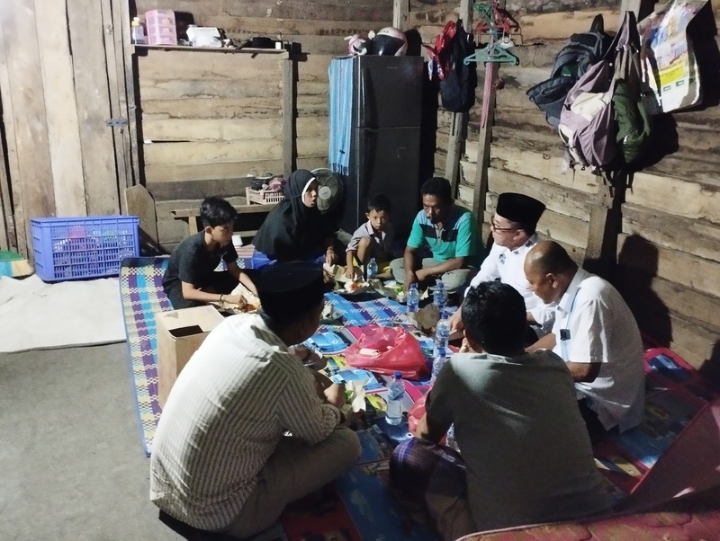 PJ Wali Kota Banda Aceh Sahur bersama Warga Duafa di Gampong Alue Naga
Foto: Humas Pemko Banda Aceh