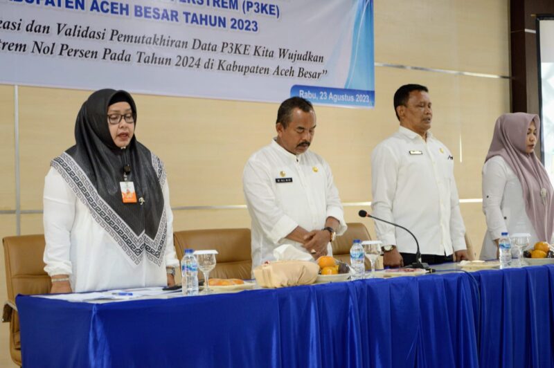 Asisten II, M. Ali, S.Sos, M.Si didampingi Staf Ahli, Ir Makmun MT dan Kepala Bappeda Aceh Besar, Rahmawati SPd serta Perwakilan Bappeda Aceh, Hasrati Ali menghadiri rakor Teknis TKPK dan Sosialisasi P3KI Tahun 2023 di Kantor Beppeda, Aceh Besar, Selasa (23/08/2023). FOTO/MC ACEH BESAR