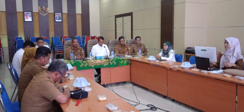 Pemerintah Kabupaten Aceh Besar mengadakan Rapat Evaluasi penyaluran bantuan pangan dan pelaksanaan Stabilitas Pasokan dan Harga Pangan (SPHP) di Aula H Sanusi Wahab Kantor Bupati Aceh Besar, Selasa (12/12/2023). FOTO/ PROKOPIM PEMKAB ACEH BESAR